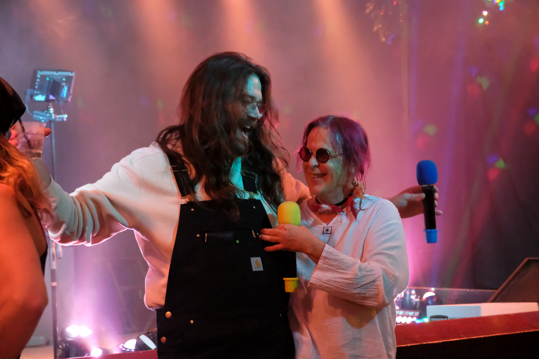 Guests singing together at a public sloKaraoke night